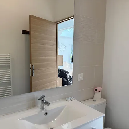 Lumineux Avec Terrasse Et Jardin Proche De Caen