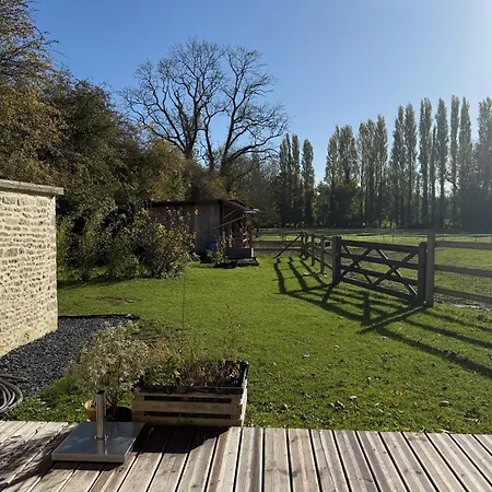 Lumineux Avec Terrasse Et Jardin Proche De Caen