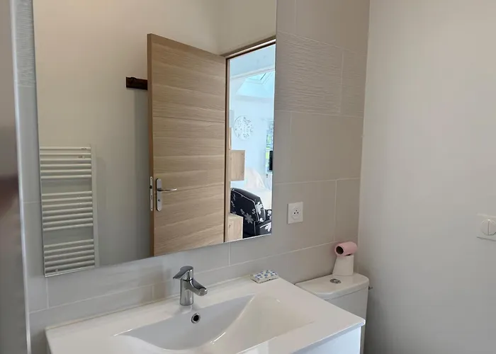 Lumineux Avec Terrasse Et Jardin Proche De Caen